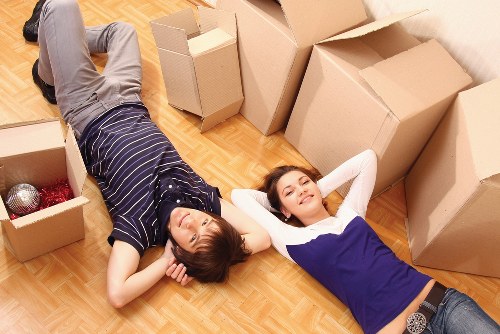 User managing cookie preferences on a moving company website